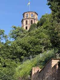 Heidelberg Castle: A Majestic Fortress Overlooking the Neckar River 🏰