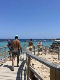 🌊 รีวิว Cala Comte – หาดน้ำใส วิวสวย