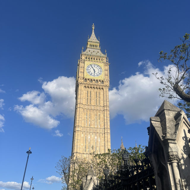 London City Walk: A Perfect Stroll Through History & Modern Buzz