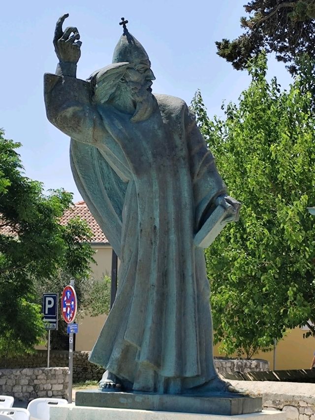 Nin (Croatia) averages 9°C in November 🍁