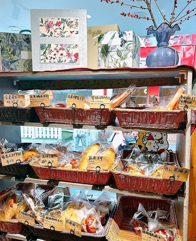 江蘇鎮江市西津渡古街，一眼望千年唐代詩人張祜《題金陵渡》