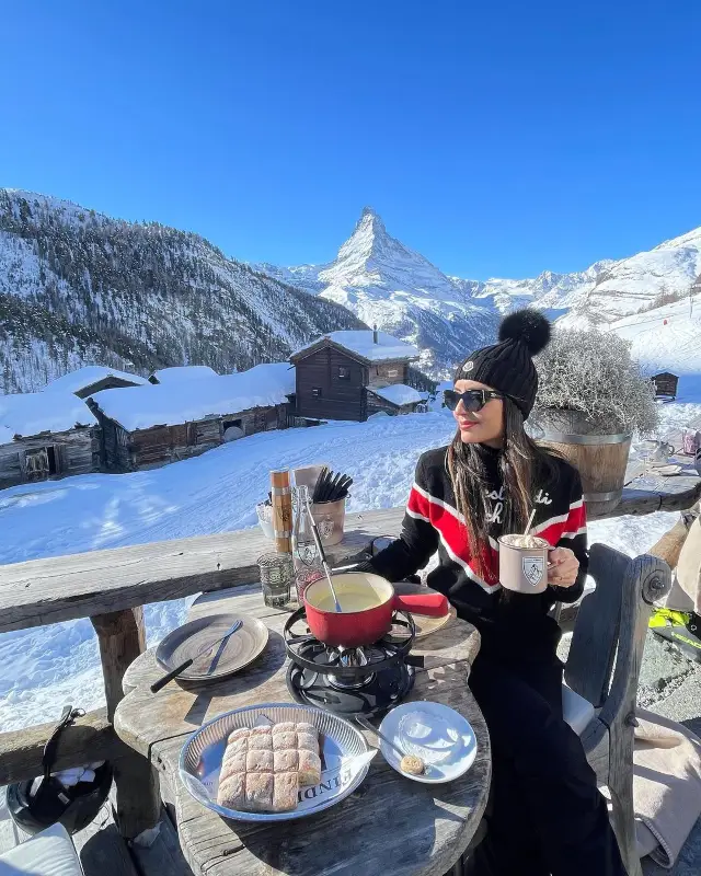 Unforgettable experiences await in Zermatt, Switzerland! 🇨🇭❤️ Discover the best activities, from skiing the Matterhorn to indulging in local cuisine