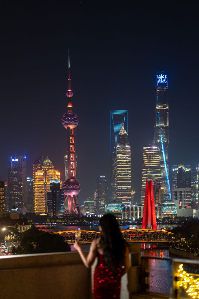 Upon the Suzhou River, the Shanghai Suning Bellagio Hotel with an exceptional view.