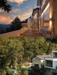 跟著肖戰，住進400米懸崖山巔的白色villa