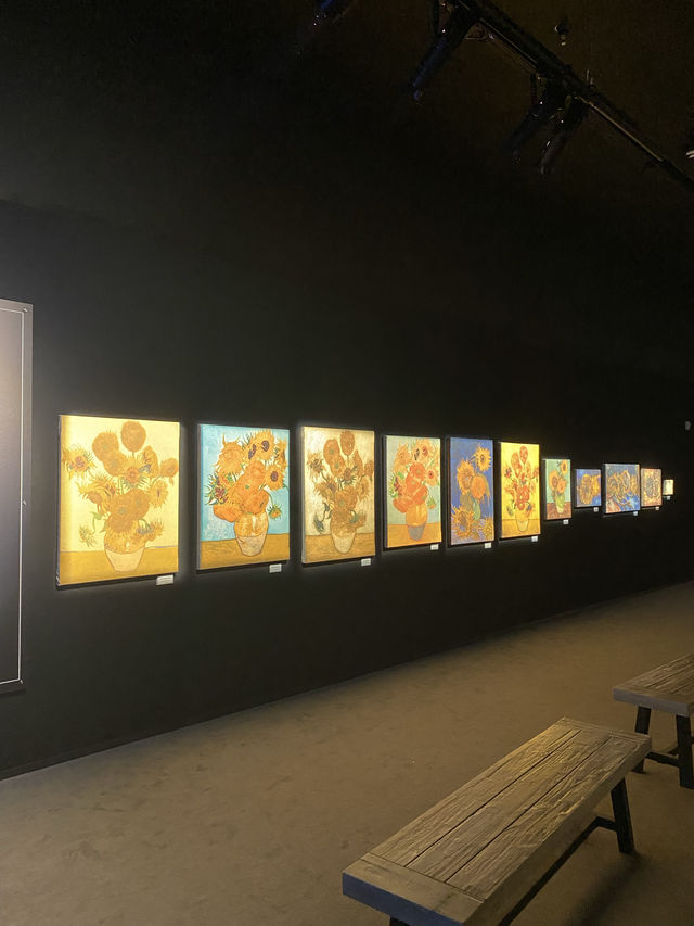 The immersive experience Van Gogh style 🌙🖌️