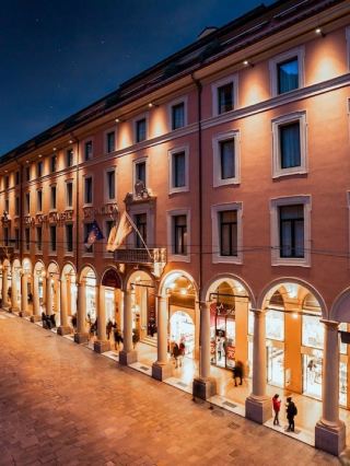 🌟 Bologna's Best: Majestic Stays at Grand Hotel 🌟
