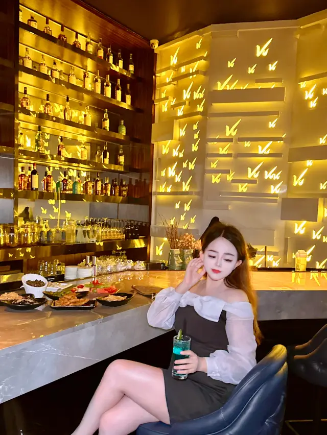 I've found another very CHILL bar in Nanning!