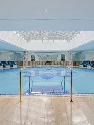 🌟 Luxe Escapes at Tsar Palace, Saint Petersburg! 🌟