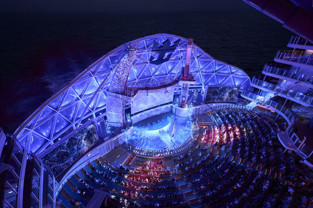 【年底回歸】光譜號帶嚟咗全新嘅海上娛樂盛宴 【年底回歸】光譜號帶嚟咗全新嘅海上娛樂盛宴