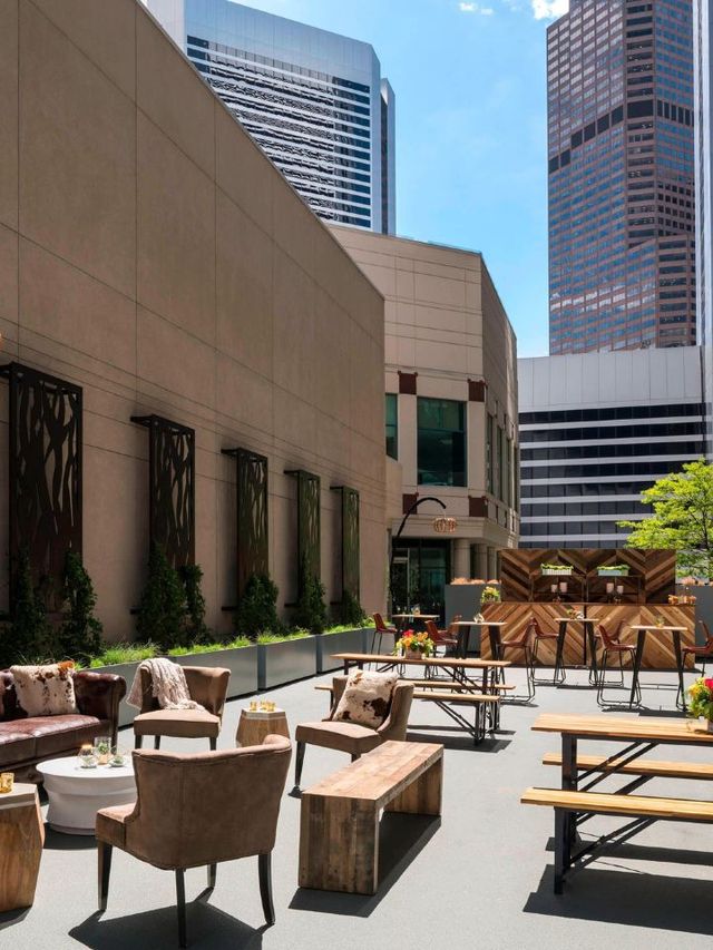 🏔️✨ Denver Dreams: Luxe Sleeps at The Ritz-Carlton! 🌟