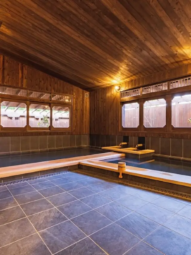 🏨 Hakone's Historic Hot Spring Haven 🍁🛁