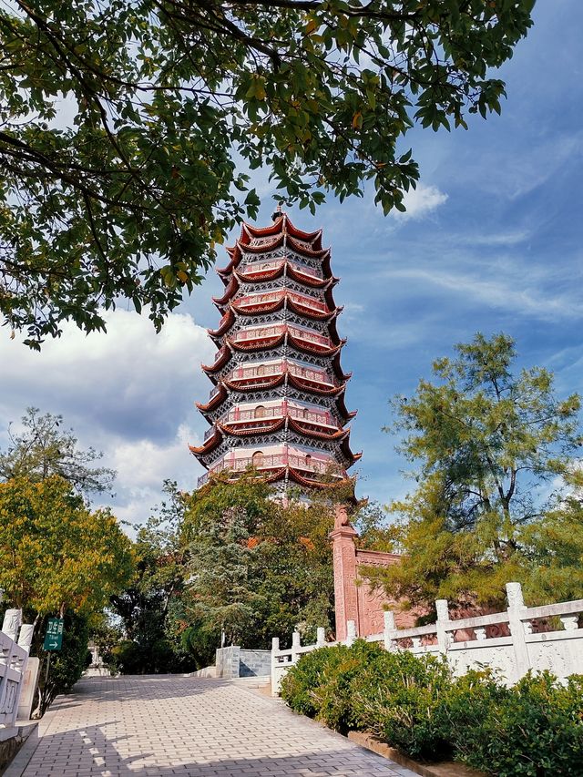 到楚雄，邂逅中國第一福塔