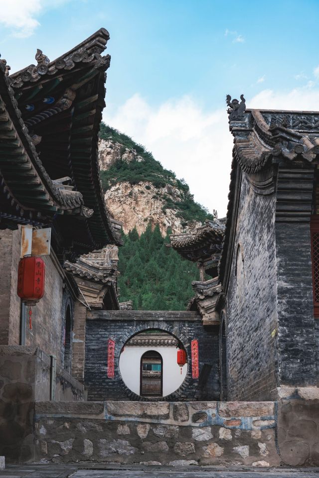 出差途中特意繞路去了山西，看看《齊天大聖孫悟空》中的其中一個取景地——覺山寺。