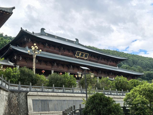 旗山萬佛寺。