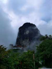 離天三尺三,貴州黔北第一峰,尧龍山。