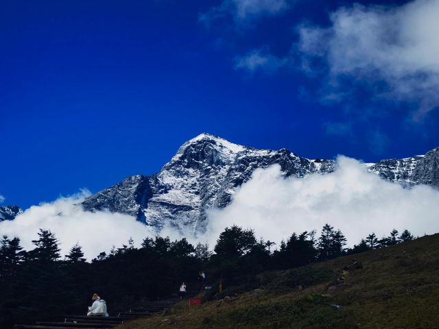 麗江下雪啦玉龍雪山。