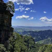 雲海奇峰中的仙境之旅——白石山的壯麗與險峻