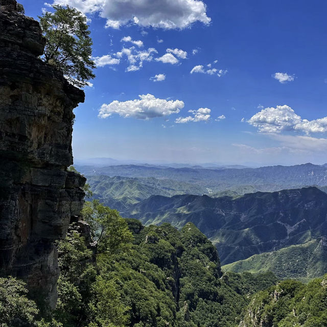 雲海奇峰中的仙境之旅——白石山的壯麗與險峻