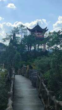 喀斯特世界自然遺產地——施秉雲台山。