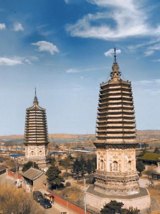 This low-key city in Liaoning is home to a rare pair of twin towers. 