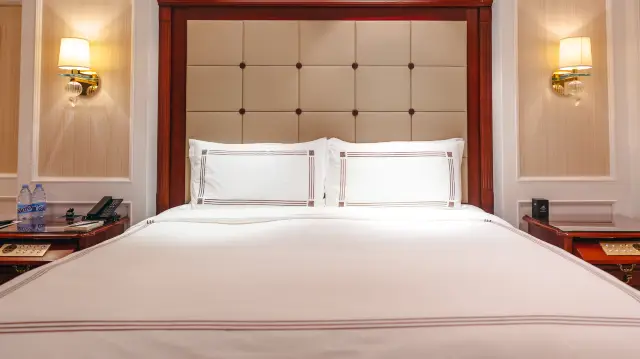 Guiyang: Stay in the Scenery and Enjoy the Bustling City!