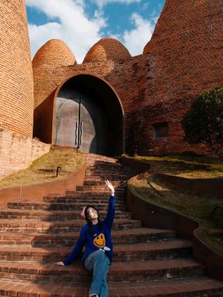 Dongfengyun" unique red brick buildings, beautiful and photogenic