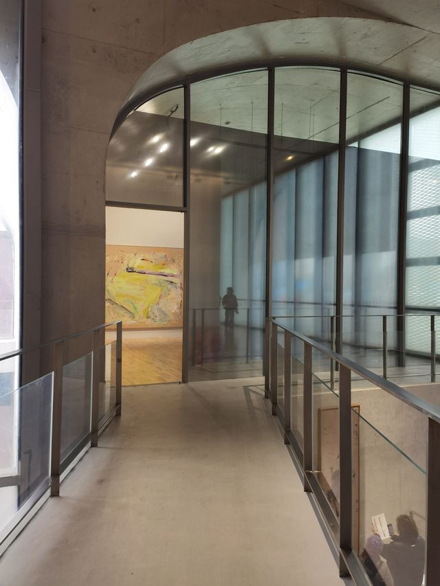 龍美術館，看「80後」奧地利藝術家靈魂之作！