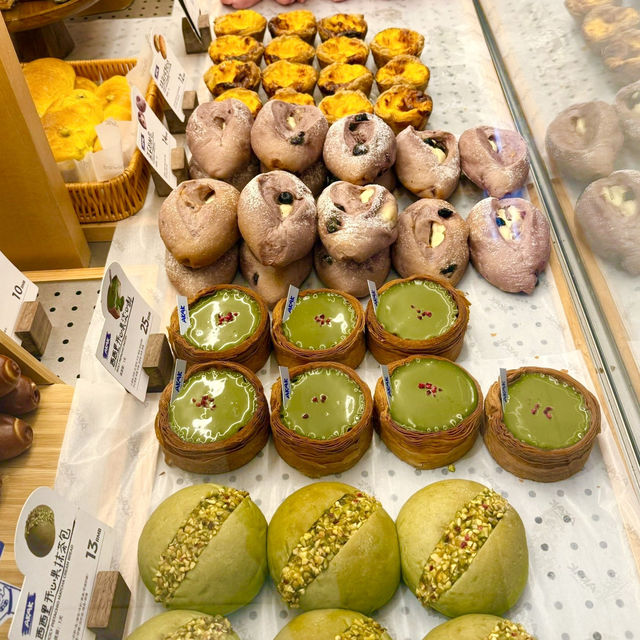 Coffee & Cakes in Guangzhou: Sunshine Bliss at AKAK
