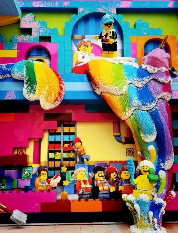 Shanghai LEGOLAND Guide Going Viral on Social Circles