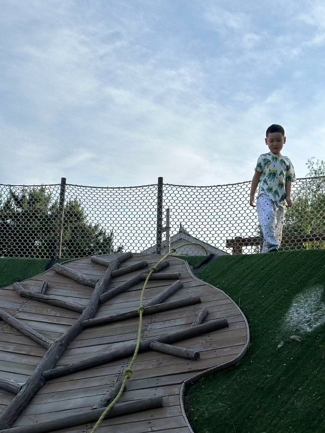 住進學校裡！夏日避暑帶娃就來這兒