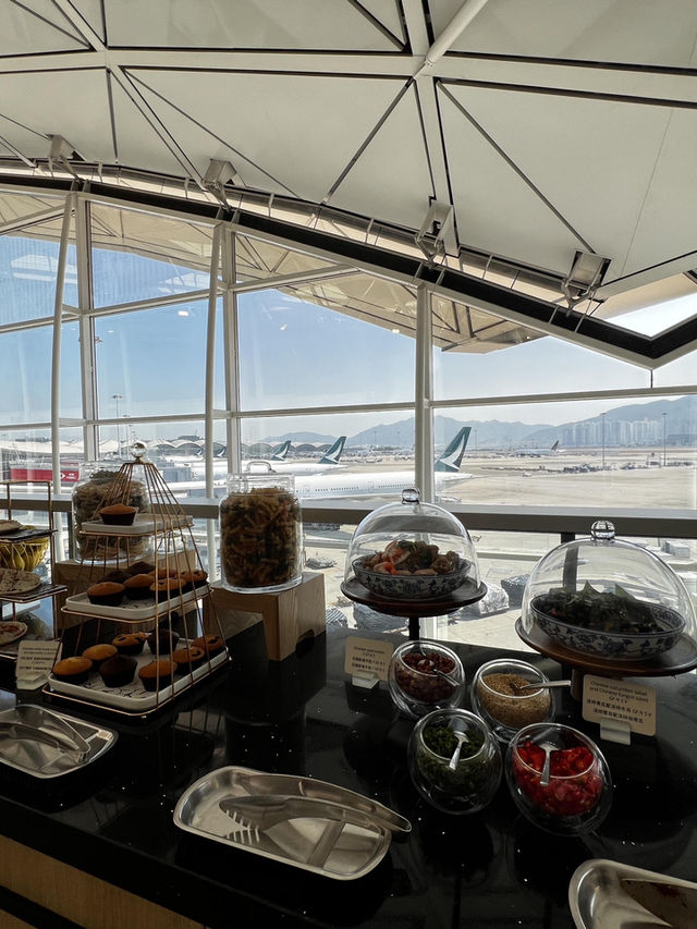 【香港機場Priority Pass Lounge大比拼！邊間抵食又好坐？】