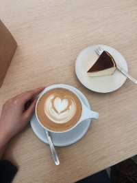 香港咖啡控狂喜☕️藝術與建築感拉滿的commaa咖啡廳