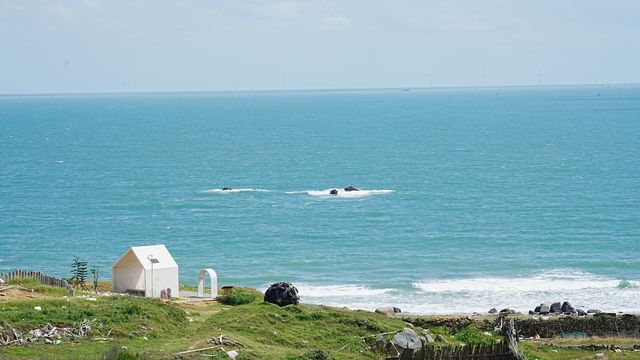 住進藝術館裡睇海！呢間設計感爆棚嘅海景民宿，隨手影都係大片