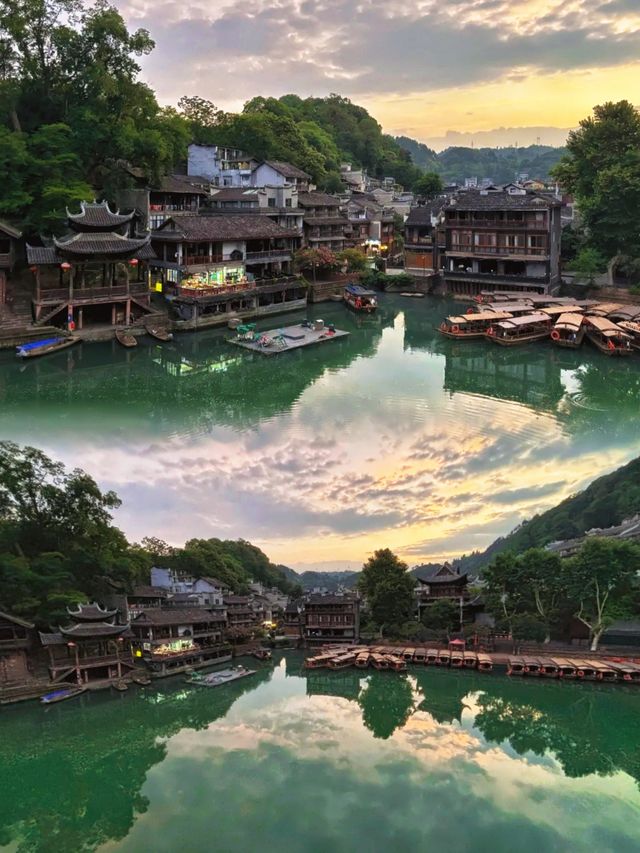 張家界×鳳凰古城避暑全攻略：親子狂歡嘅25℃清涼仙境