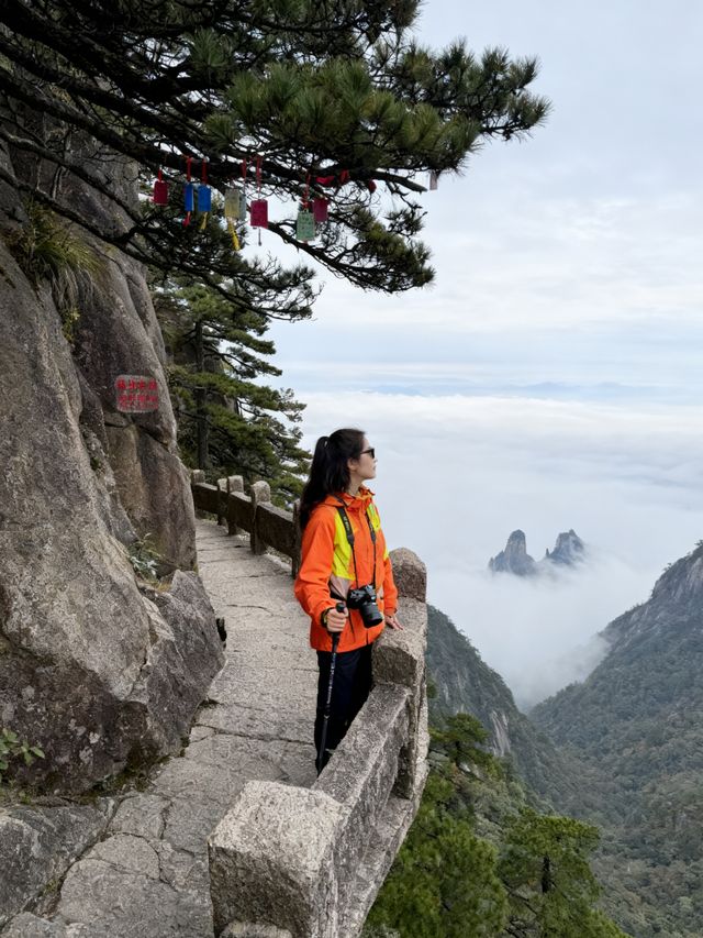 黃山天都峰爬新道口還是老道口？超全攻略來了！ 天都峰已在2024年3月開放，將持續到2029年春