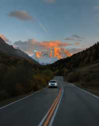 亞拉雪山·神山聖湖邂逅 | 川西秋日天花板,闖入藏地白牦牛的童話