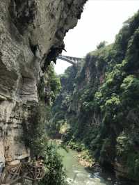 興義必打卡！穿越地球裂縫的瀑布仙境！   交通出行 地址：貴州省黔西南布依族苗族自治州興