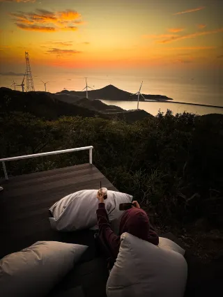 Predicted to be a hit! Besides the sunrise, the sunset coffee at Windmill Hill is super chill～