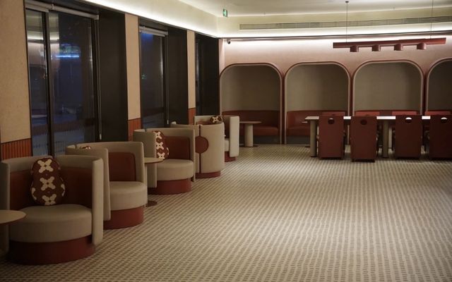 金秋銀杏下的千年古寺 金秋銀杏下的千年古寺