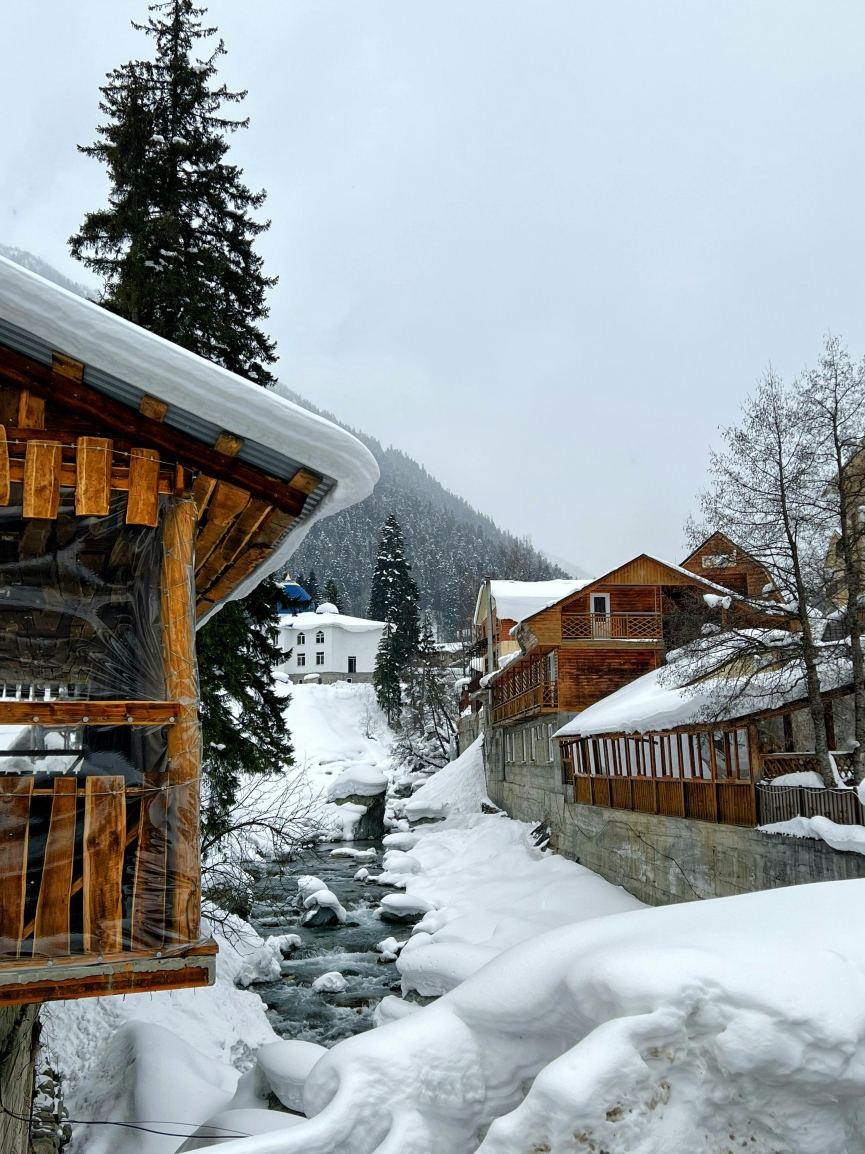 ❄️ Snow Village 3 Days 2 Nights Family Trip Guide! See the Snow and Play in the Snow All at Once, Pitfall Avoidance Guide All Here🌟
Main Text
✨ Bringing kids to Snow Village feels like stepping into a fairy tale! Thick snow, adorable snow mushroom houses, the kids have a blast playing~⛄
Day 1
⏰ Morning: Snow Village National Forest Park
Introduction / Experience: As soon as you enter the park, you’re amazed by the silver-covered forest! Kids roll in the snow and build snowmen, laughter everywhere~ Don’t forget to rent a snow tube, super fun!
Transportation: About a 15-minute walk from Snow Village Visitor Center.
Opening Hours: 8:00 AM - 5:00 PM (recommended to go early for fewer people and pristine snow)
🍽 Noon: Snow Village Farmhouse
Introduction / Experience: Authentic Northeast Chinese cuisine, recommended iron pot stewed goose and sauerkraut with pork, warm and perfect for winter!
Transportation: Several farmhouses near the park exit.
Business Hours: 11:00 AM - 8:00 PM
🌆 Afternoon: Xueyun Street
Introduction / Experience: The whole street is lined with snow mushroom houses, perfect for photos! You can try horse-drawn sled rides, kids love it~ Don’t forget to buy a candied hawthorn stick to snack on while strolling!
Transportation: About a 10-minute walk from the farmhouse.
Opening Hours: Open all day (recommended after 3 PM for beautiful lighting)
🌙 Evening: Snow Village Homestay
Introduction / Experience: Recommended “Snow Village Fairy Tale Homestay” and “Xueyun Pavilion,” the kang beds are warm and unique, kids are super excited to sleep on a kang for the first time!
Transportation: Near Xueyun Street, within walking distance.
Check-in Time: After 2:00 PM (booking in advance is recommended)
Day 2
⏰ Morning: Yangcaoshan Sunrise
Introduction / Experience: Although you have to get up early, the sunrise over the snow is absolutely worth it! Sunlight sparkles on the snow, as beautiful as a painting~ (For kids, it’s recommended to take a snowmobile up the mountain)
Transportation: Homestays can arrange snowmobile transfers, about 30 minutes.
Opening Hours: Depart 1 hour before sunrise (check exact time with homestay)
🍽 Noon: Snow Village Hot Pot Restaurant
Introduction / Experience: Nothing beats a steaming hot pot on a cold winter day! Recommended lamb hot pot, tender meat and rich broth.
Transportation: On Xueyun Street, within walking distance.
Business Hours: 10:00 AM - 10:00 PM
🌆 Afternoon: Ice and Snow Playground
Introduction / Experience: A paradise for kids! Snow slides, snow merry-go-rounds, snow banana boats... so fun they don’t want to leave! Remember to wear waterproof pants~
Transportation: At the end of Xueyun Street, about a 15-minute walk.
Opening Hours: 9:00 AM - 6:00 PM
🌙 Evening: Snow Village Night View
Introduction / Experience: Snow Village at night is even more magical! Red lanterns reflecting on the white snow, every photo looks like a masterpiece. Stroll with the kids through small shops and buy some local specialties.
Transportation: Walking tour.
Opening Hours: After dark until 10:00 PM
Day 3
⏰ Morning: Snow Village Ski Resort
Introduction / Experience: Suitable for beginners, with a children’s area and patient instructors. Kids fall in love with skiing on their first try!
Transportation: About a 10-minute taxi ride from the homestay.
Opening Hours: 8:30 AM - 4:30 PM
🍽 Noon: Snow Village Dumpling House
Introduction / Experience: Have a warm meal of dumplings before leaving, recommended sauerkraut and pork filling, thin skin and generous filling, very satisfying!
Transportation: Near the ski resort, 5-minute walk.
Business Hours: 10:00 AM - 8:00 PM
🌆 Afternoon: Departure
Introduction / Experience: Reluctantly say goodbye to Snow Village, the kids are already planning their next visit!
Ending
💡 Tips:
Be sure to bring enough warm clothes, especially waterproof gloves and shoes!
Snow Village accommodations are tight, book at least 1 month in advance.
For families, renting a car is convenient and worry-free~
If you have questions, ask me in the comments~ Save this for next time!
Tags