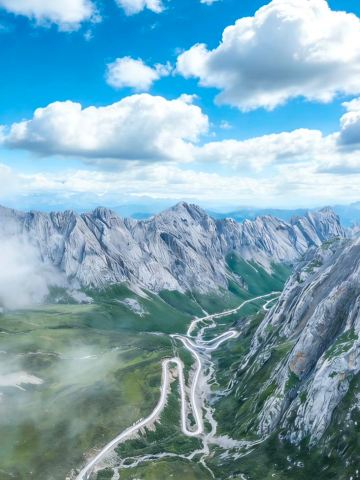 魔戒の秘境チベットの天空の道に突入 | Trip.com テウォ