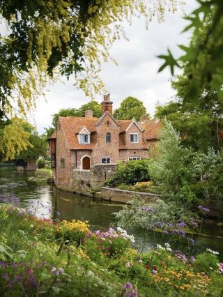 Beautiful Towns Around London