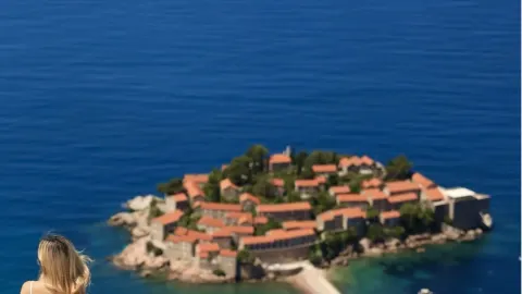 Sveti Stefan: เกาะที่ความวุ่นวายหยุดนิ่ง และตำนานที่แท้จริงเริ่มต้นขึ้น — traveler post in บุดวา