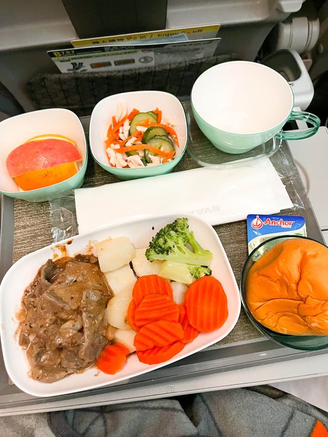 รีวิวอาหารบนเครื่องบิน Eva Air 