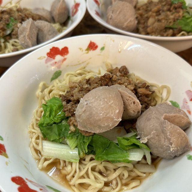 台灣台北｜通化街人氣小吃店🔥超好吃肉燥意麵❤️
