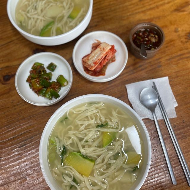 센과 치히로 칼국수집