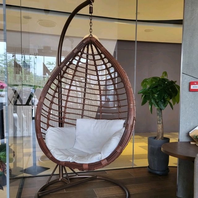 休閒渡假感覺的泰式酒吧餐廳