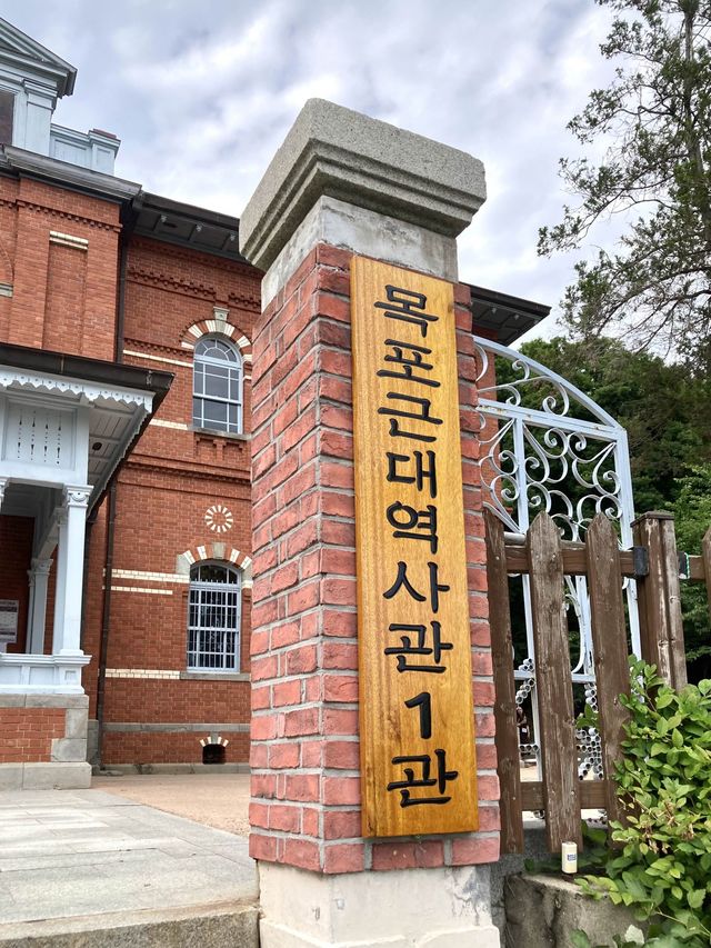 드라마 ‘호텔 델루나’의 촬영지로 유명한 ‘목포근대역사관’