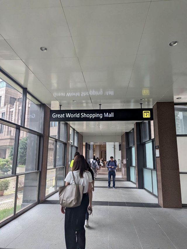 Vibrant Great World Mall with MRT🚝🏬