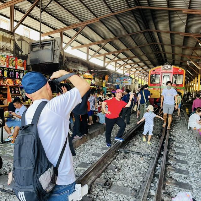  曼谷必到美功鐵道市場🚂🛍️🌭